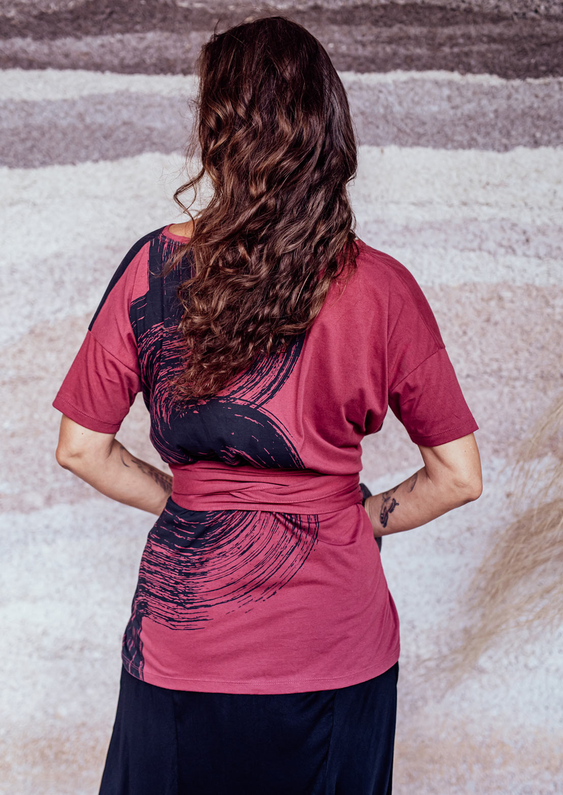 Nami wrap tee brush stroke