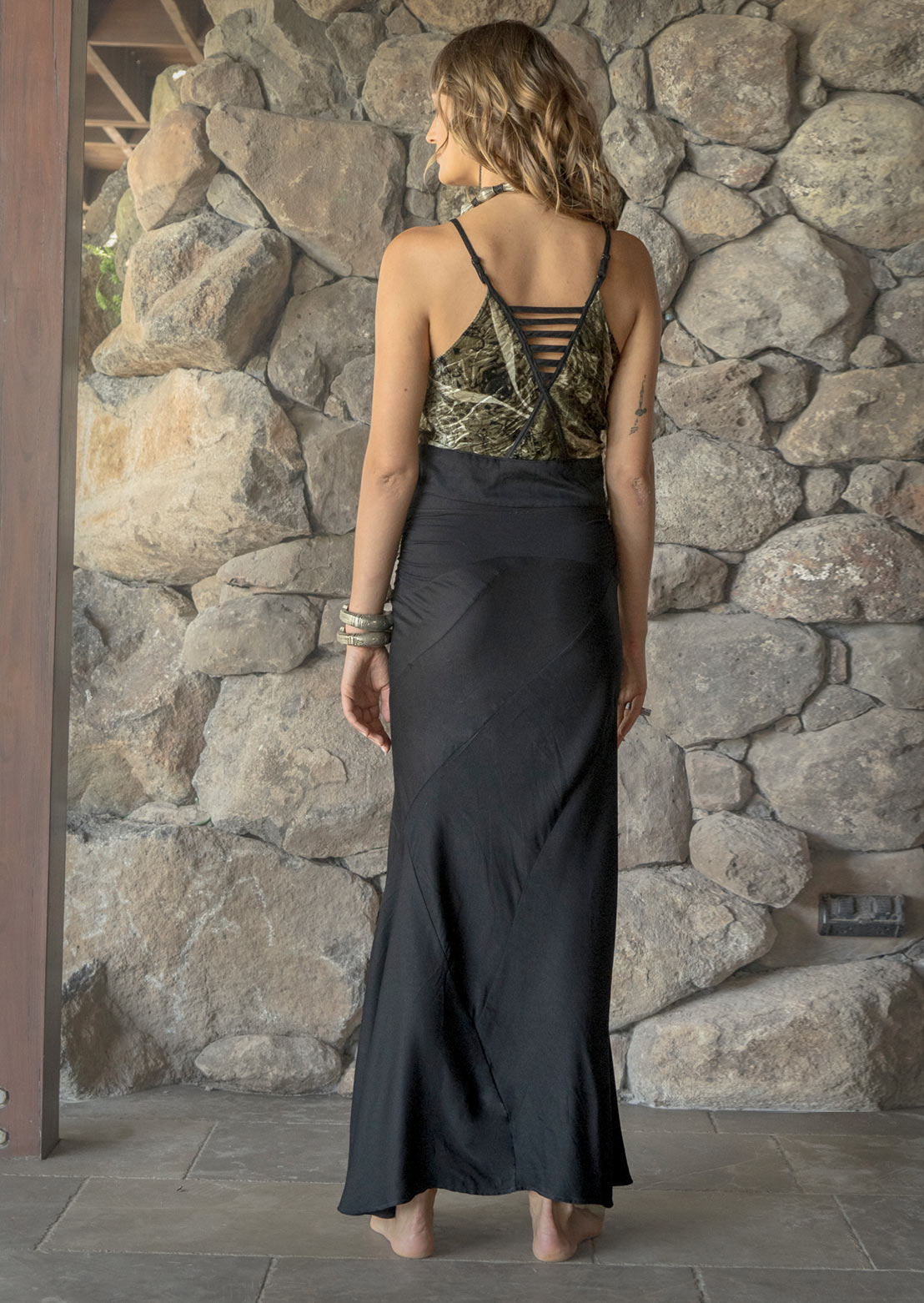 Luminous Skirt Black – Sustainable minimalist luxury women's skirt in organic cotton and bamboo satin by Revtalatelier
