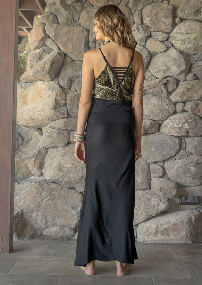 Luminous Skirt Black – Sustainable minimalist luxury women's skirt in organic cotton and bamboo satin by Revtalatelier
