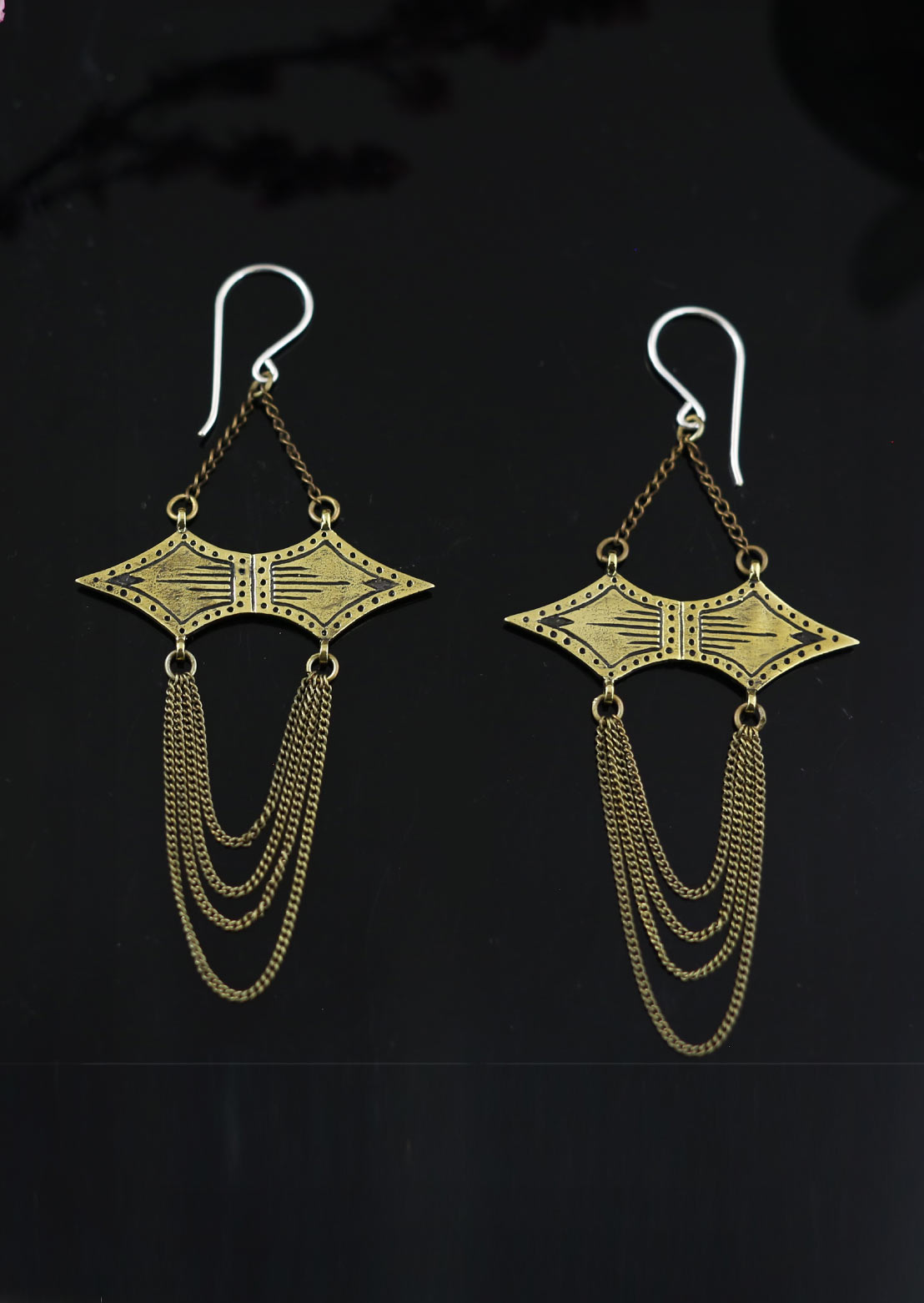 Primal Link Earrings – Sustainable minimalist luxury women's earrings by Revtal Atelier
