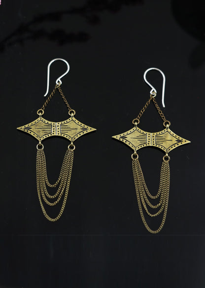 Primal Link Earrings – Sustainable minimalist luxury women's earrings by Revtal Atelier
