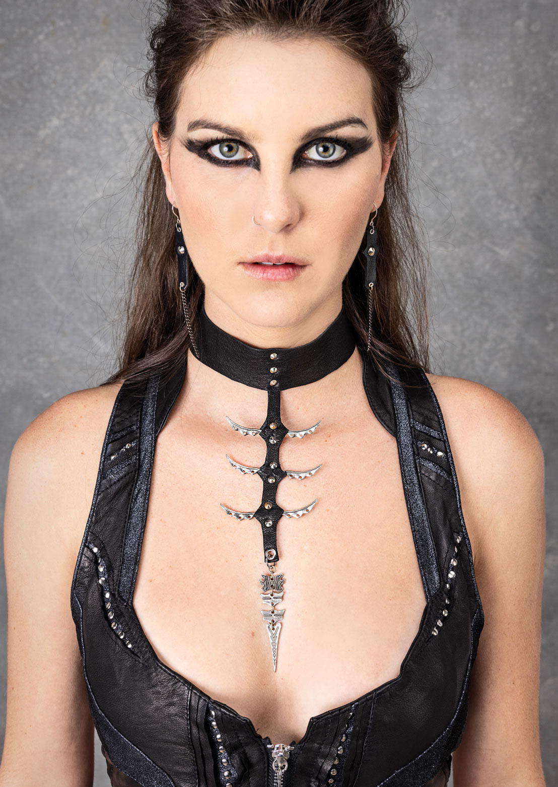 Savage Choker – Sustainable minimalist luxury women's choker by Revtal Atelier
