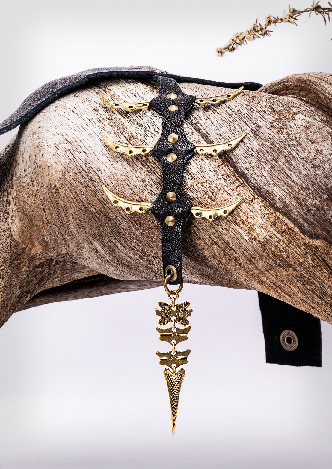 Savage Choker – Sustainable minimalist luxury women's choker by Revtal Atelier
