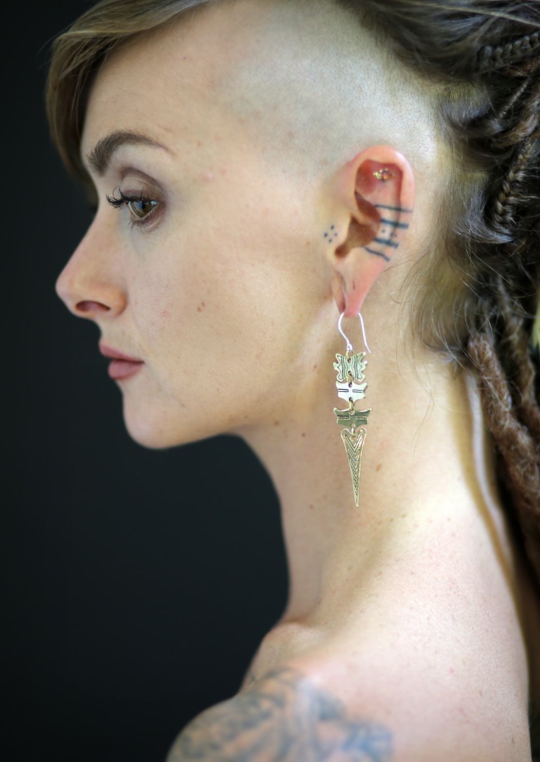 Spine Earrings – Sustainable minimalist luxury women's sculptural earrings by Revtal Atelier

