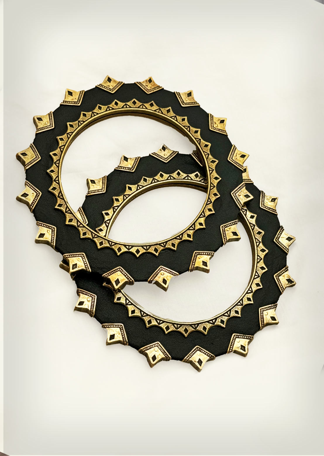 Tribal disc cuff